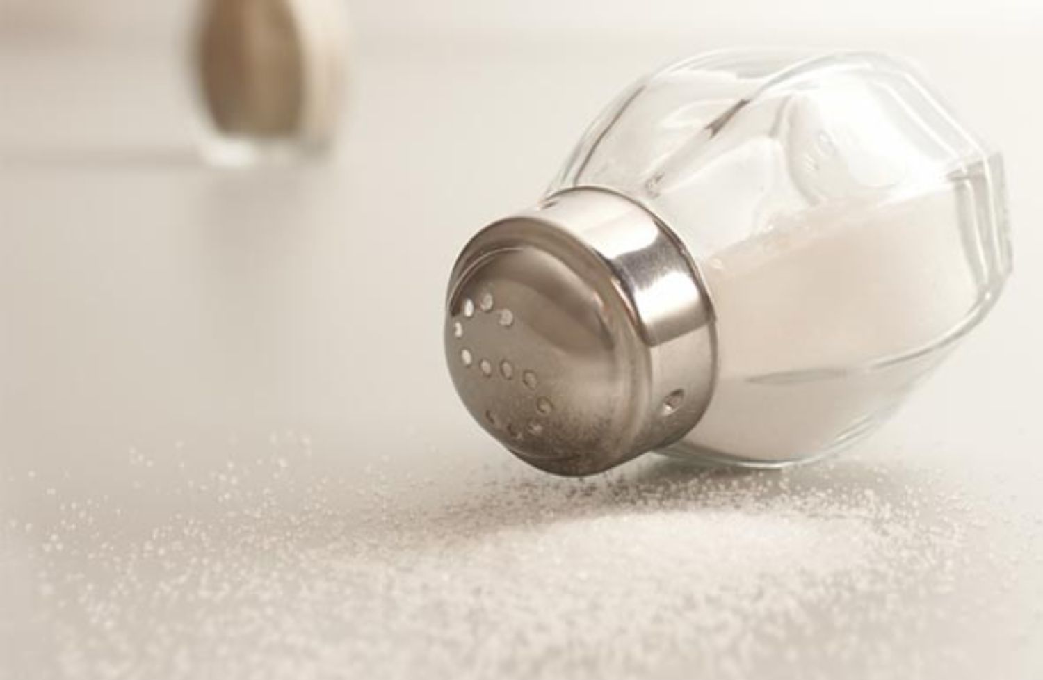 Pourquoi ne faut-il pas mettre de sel dans les repas de bébé ?