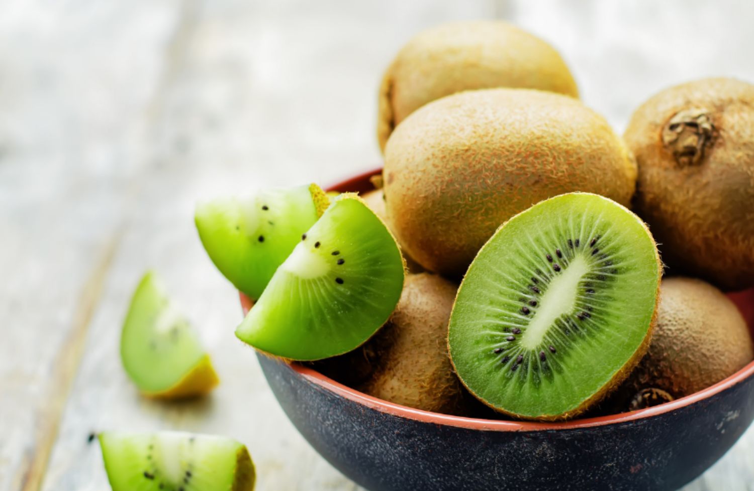 Le kiwi pour bébé : bienfaits et conseils